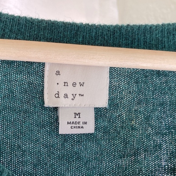 Women's a.new day V neck Modal Sweater in a Dark Green, size Medium - Picture 5 of 11